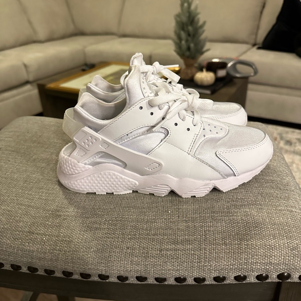 Nike Air Women’s Huarache in White/Platinum